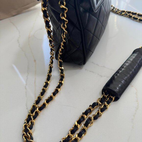 Chanel Vintage tassel camera bag with gold plated hardware in lambskin leather - Picture 4 of 16